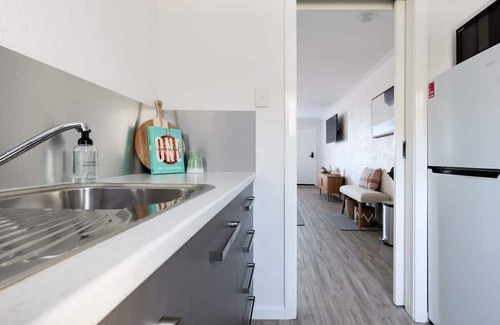 Riverside Apartment | Cute and Cosy Studio with Parking & WiFi