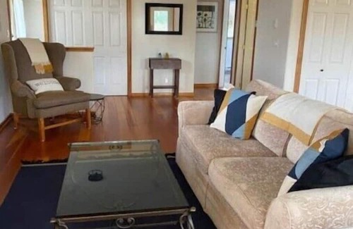 North Saanich Cottage | Private 2 bedroom Cottage by the beach in beautiful Deep Cove, Vancouver Island