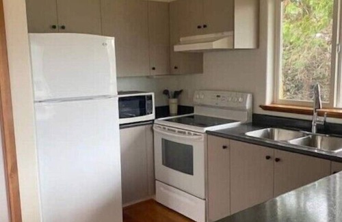 North Saanich Cottage | Private 2 bedroom Cottage by the beach in beautiful Deep Cove, Vancouver Island