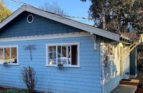 North Saanich Cottage | Private 2 bedroom Cottage by the beach in beautiful Deep Cove, Vancouver Island