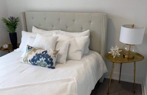 Fenelon Falls Apartment | Deluxe Place on Kawartha Lakes