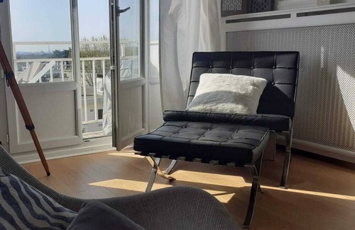 Bois Clos d'Orleans Apartment | The Paris Skyline : vue sur Paris, JO Aquatiques, Disneyland ou Coworking Chic ?