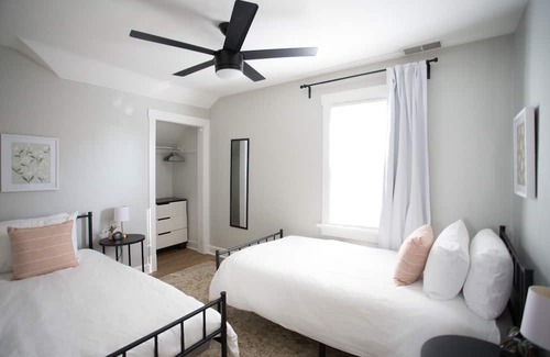 Avondale Apartment | Bright 3BR APT close to O'hare and 15 minutes to City center + O'Hare