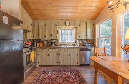 New Richmond House | The Cozy Cottage - pet friendly home with hot tub