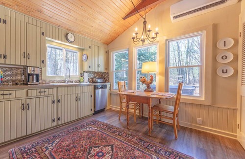 New Richmond House | The Cozy Cottage - pet friendly home with hot tub
