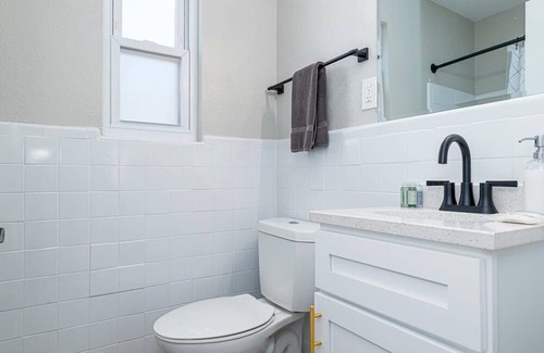 Cottage Line Apartment | The Tide Suite / Direct Beach Access