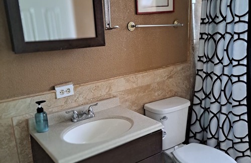 Galveston House | BUNGALOW is right off the main highway TEXAS STATE HWY 87. Easy to get there!