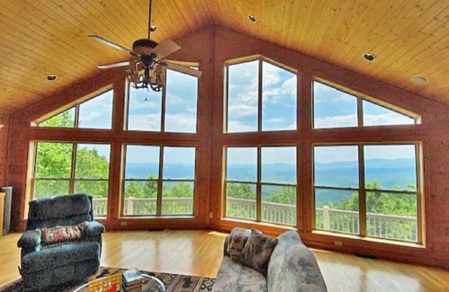 Tate Cabin | Cozy cabin on Amicalola Mountain with magnificent views!