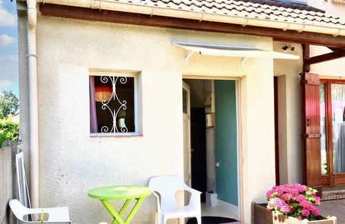 Pontault-Combault Apartment | Homerez - Studio for 2 ppl. with garden and terrace at Pontault-Combault