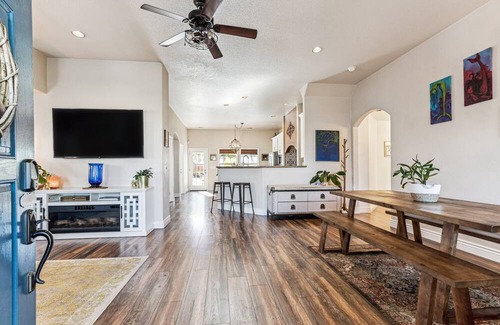 Folsom House | Folsom Charm: Walk to Lakes & Downtown