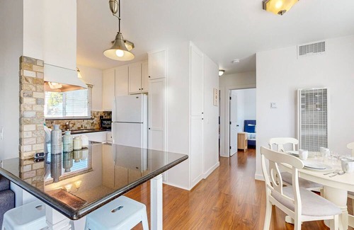 Old Towne Condo | Sunny condo by the beach with a full kitchen, balcony, & water view