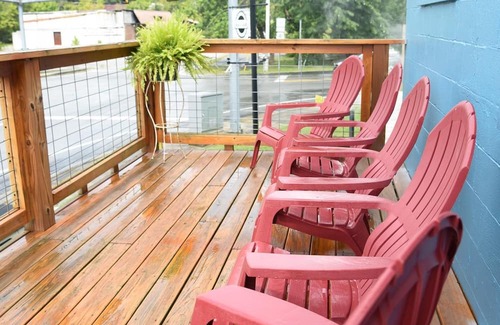 Tracy City House | Goat Pen Hostel - the Cove