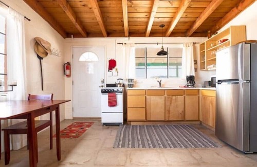 Wonder Valley Cabin | Secluded JT Desert Cabin w/Mt View/Hot tub/Stars & Outdoor Shower. Fenced/dogs!