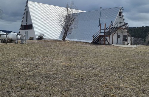 Powell County RV Rental | Avon Dry cabins with central bath house nightly & longterm rentals w/12 Rv sites