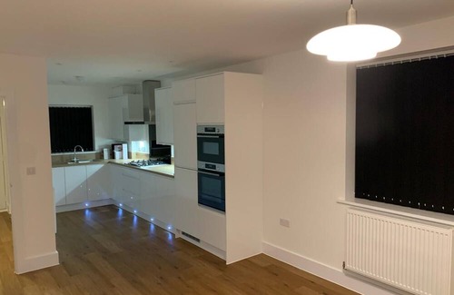 South Ockendon House | Brand New Entire 4 Bed House/Multiple Parking