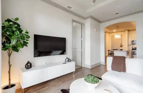 Lindridge-Martin Manor Apartment | Modern Buckhead condo