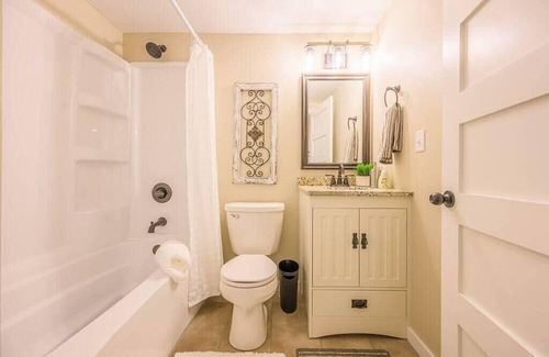 Ledgeview House | -Ledgeview Luxury - Sleeps 11