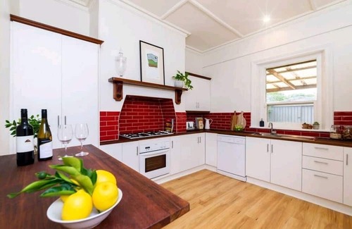 Angaston House | Chilli's Cottage: Entire pet friendly home in the Barossa Valley