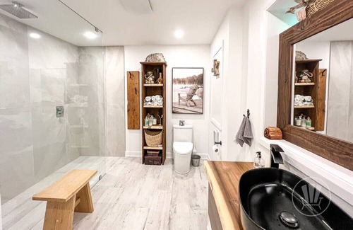 Huntsville House | 110 Peninsula Lake Su
