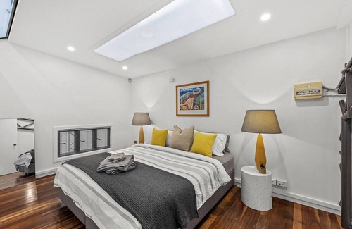 Teneriffe Apartment | Teneriffe Hidden Warehouse! 2Bed/1Bath/1Car