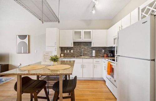 Mill District Apartment | CozySuites Mill District with pool, gym #01