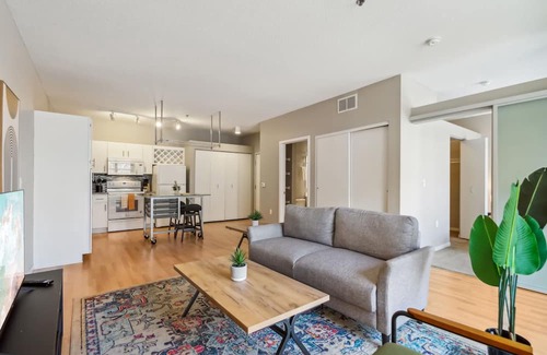Mill District Apartment | CozySuites Mill District with pool, gym #01