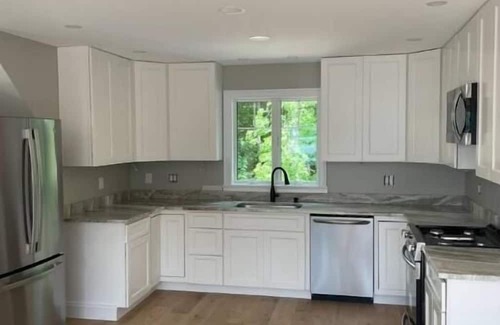 Fort Ann House | Lake front guest house!