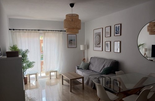 Los Remedios Apartment | Sevilla Ferienwohnung, Verfügbar und Sehr Nähe für Feria Abril 2024. Ole, Ole!!