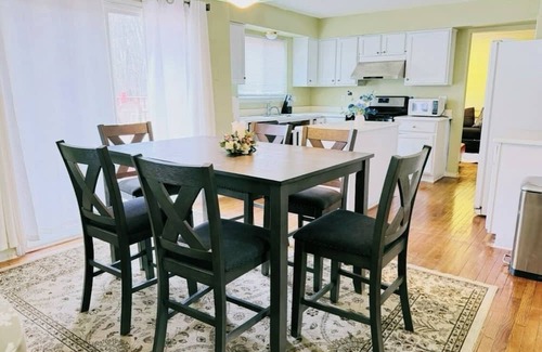 Mitchell House | 5br/5beds/3ba house near UM stadium, downtown Ann Arbor, with pool table