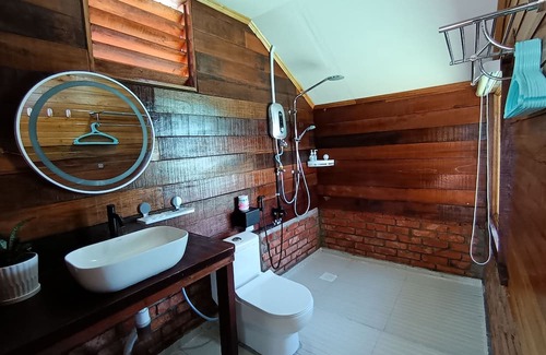 Sabah Ski Chalet | Larapan Water Village Semporna