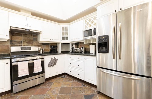 Clarkson-Lorne Park House | The Serenity Home Pool/Yoga/Game Room by the Lake