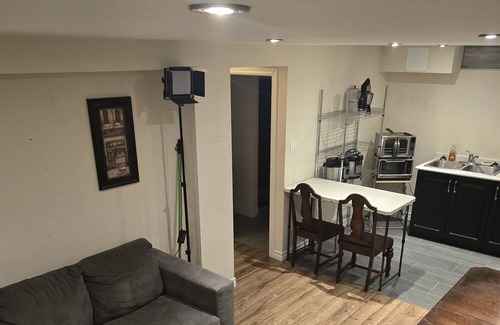 York Regional Municipality Apartment | King Size Bed , Minutes away from everything!