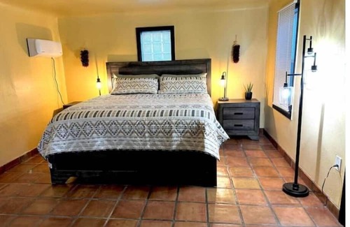 Truth or Consequences House | Oasis Motel- King Bed - Room 6