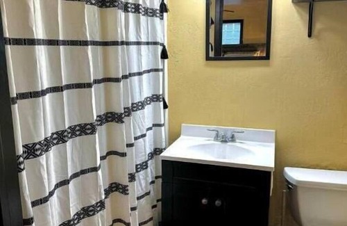 Truth or Consequences House | Oasis Motel- King Bed - Room 6