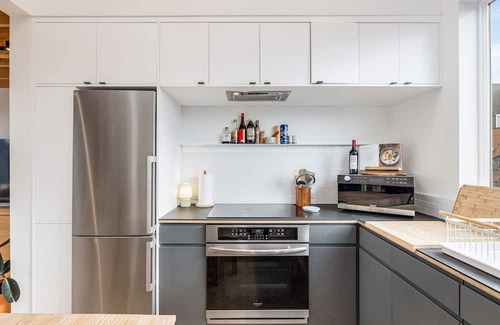 Central District House | Central District Modern Townhome w/Downtown views