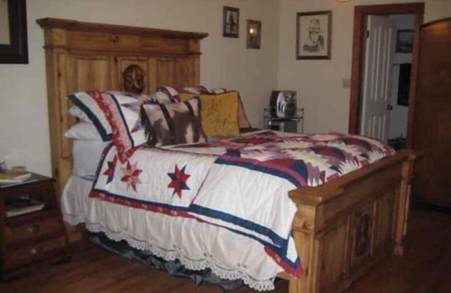 Martindale Cottage | Hill Country Getaway on the San Marcos River w/ 200 ft of private river access.