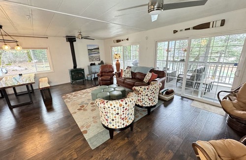 Lakehead-Lakeshore House | Cute Lakefront & Riverfront Home, Sleeps 8 - Shasta Lakeshore Retreat #11