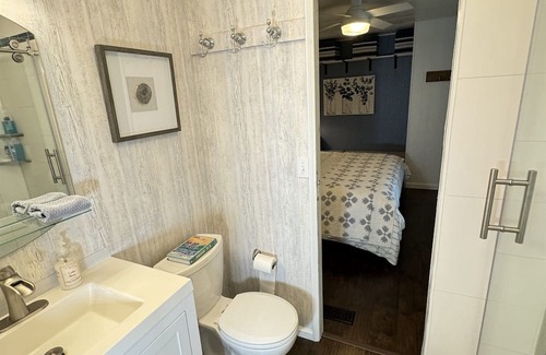 Lakehead-Lakeshore House | Cute Lakefront & Riverfront Home, Sleeps 8 - Shasta Lakeshore Retreat #11