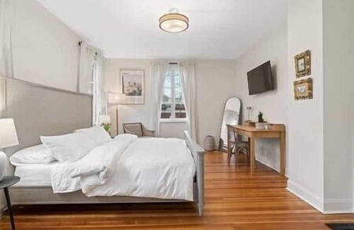 Hudson House | 4BR/4.5BTH Historic-Modern Luxury/downtown Hudson