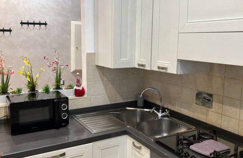 Tuscolano Apartment | La Luna and La Gatta, strategic location, well served by public transportation