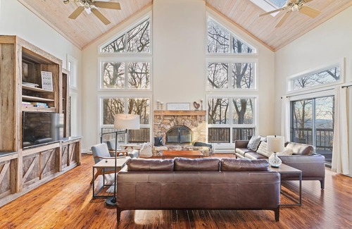 Nellysford House | Whispering Elm with Wintergreen Advantage