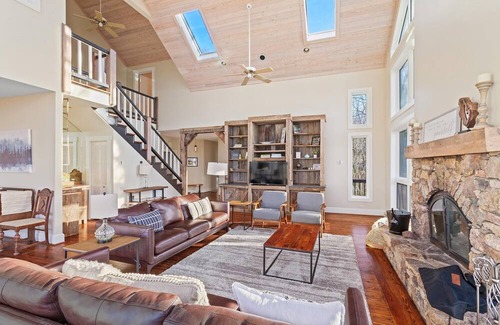Nellysford House | Whispering Elm with Wintergreen Advantage