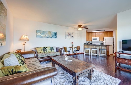 Hollywood Condo | Oxnard Condo w/ Community Pool + View of Marina!
