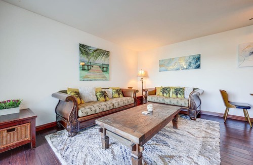 Hollywood Condo | Oxnard Condo w/ Community Pool + View of Marina!