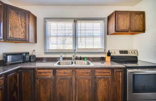 Pendleton Cottage | Quiet Murfreesboro Getaway - Pets Welcome!
