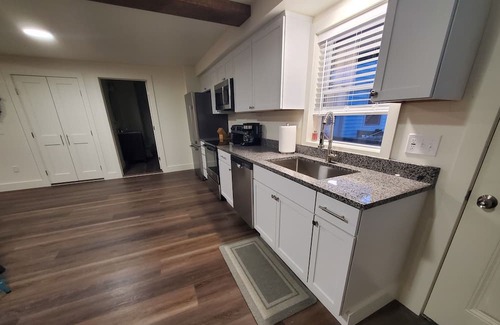 South Paris Apartment | New 1 Bedroom in town. Close to ski resorts & casino.