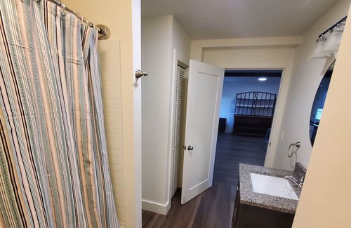 South Paris Apartment | New 1 Bedroom in town. Close to ski resorts & casino.