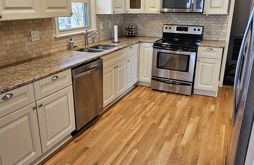 Charlotte House | Charming 4-bedroom house with AC and WiFi in superb Charlotte LoSo Area