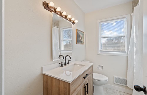 Iowa City House | cozy, convenient, close to UIHC!