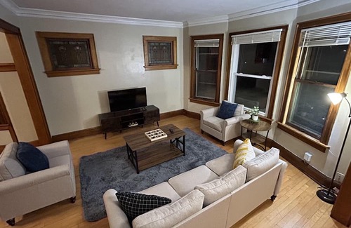 West Allis Apartment | Home in the Heart of West Allis